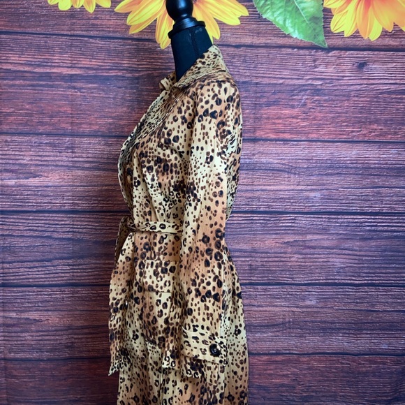 🎉ON SALE🎉⚡️Beautiful Bandolino Cheetah Trench coat⚡️ - Picture 4 of 5